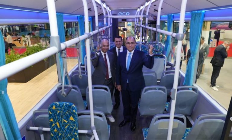سفير مصر في بلجيكا يتفقد جناح “جيوشي” لصناعة وسائل النقل بمعرض Busworld 2025 ويشيد بقدرات الصناعة المصرية