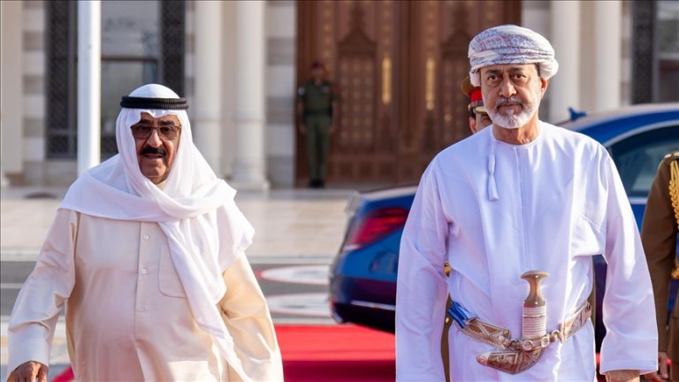 أمير الكويت وسلطان عمان يبحثان تعزيز الشراكة والاستثمارات بين البلدين