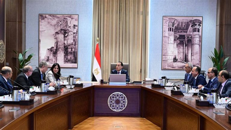 مدبولي يتابع تنفيذ مشروعات «حياة كريمة» ويؤكد الإسراع في إنجاز المراحل المتبقية