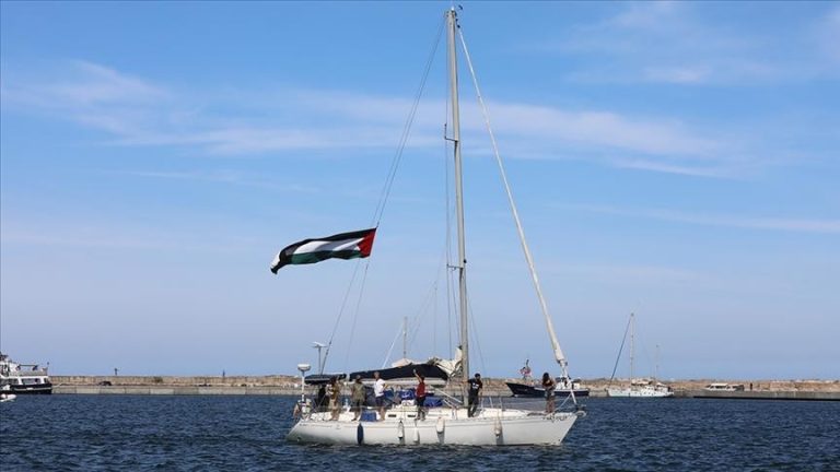 ناشطو “أسطول الصمود” يعلنون إضرابًا مفتوحًا عن الطعام داخل السجون الإسرائيلية