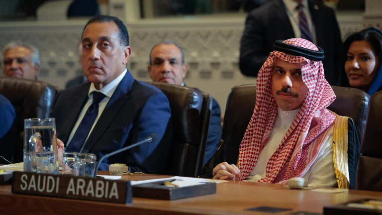 ميدل إيست آي: زعماء رئيسيون في الشرق الأوسط صُدموا بإعادة إسرائيل صياغة خطة غزة لكنهم ما زالوا يؤيدونها