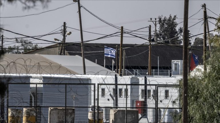 إسرائيل تبدأ نقل الأسرى الفلسطينيين تمهيدًا لإطلاق سراحهم ضمن اتفاق التبادل ووقف إطلاق النار في غزة