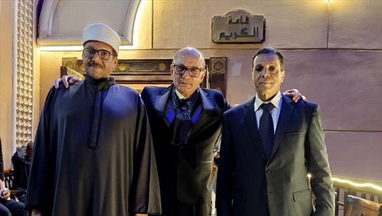السفير التركي بالقاهرة يعزي عائلة القارئ الراحل عبد الباسط عبد الصمد في وفاة نجله عصام