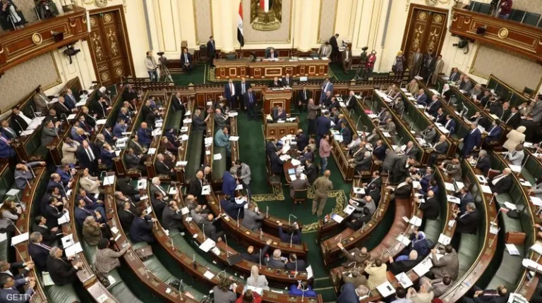 مصر..فرض رسوم 50 جنيها على التصديقات و20 دولارا على التأشيرات لصالح تأمينات الدبلوماسيين