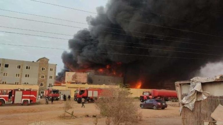 حريق هائل داخل مصنع مواد غذائية في المنطقة الصناعية بـ6 أكتوبر وإصابة 6 أشخاص