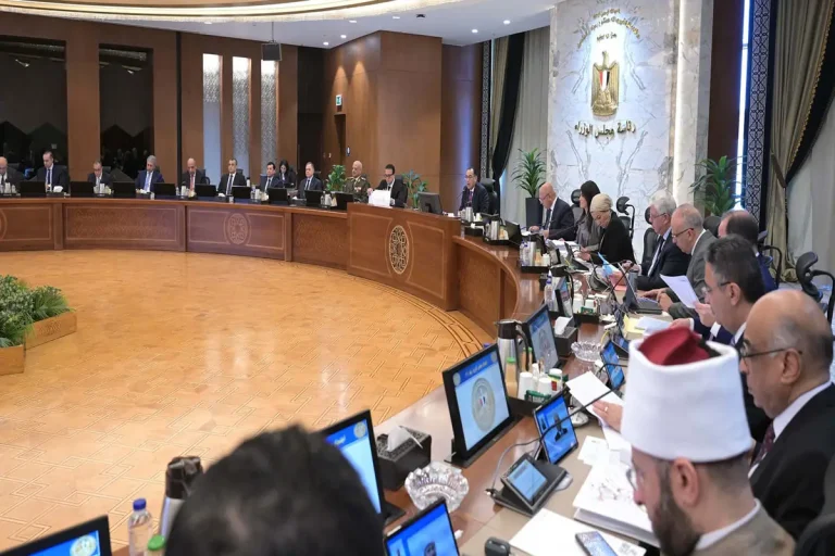 الحكومة توافق على طرح مزايدات علنية لبيع وتأجير أراضٍ تابعة لجهاز إدارة الأموال المستردة