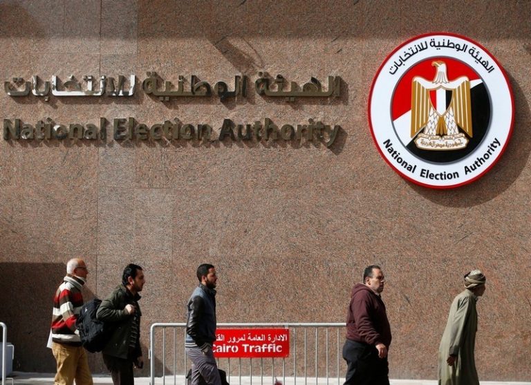 السيسي يطالب هيئة الانتخابات بمراجعة شاملة لوقائع المرحلة الأولى ويؤكد: “لا تهاون في كشف الإرادة الحقيقية للناخبين”