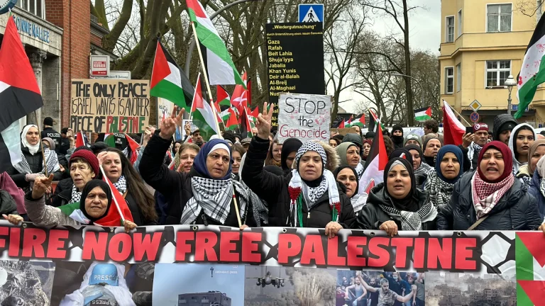 الصفحة الرسمية لمنظّمي مؤتمر فلسطين (ألمانيا): محكمة برلين تقرر أنّ حلّ ومنع مؤتمر فلسطين كانا غير قانونيَّي