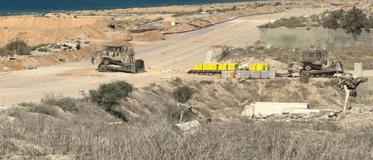 رويترز : خطة ترامب تتعثر واحتمال تقسيم غزة يتزايد