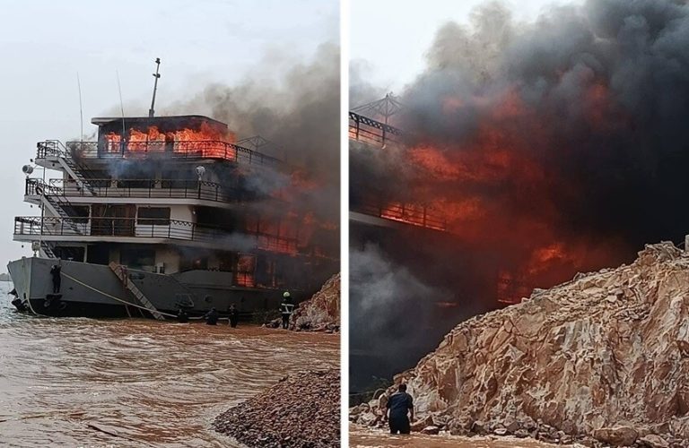 مصر.. حريق يلتهم باخرة سياحية في أسوان