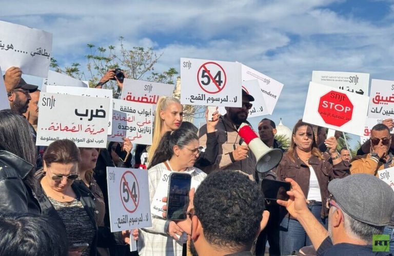 تونس.. مطالبات صحفية بتحسين أوضاع المهنة وتجديد تراخيص العمل