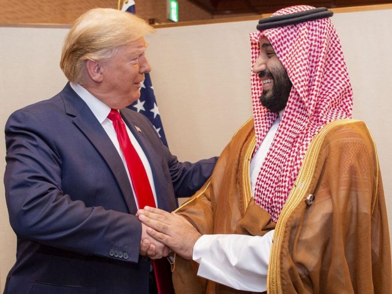ترامب يعلن صفقات دفاعية كبرى مع السعودية تشمل “إف-35” واتفاقية استراتيجية شاملة