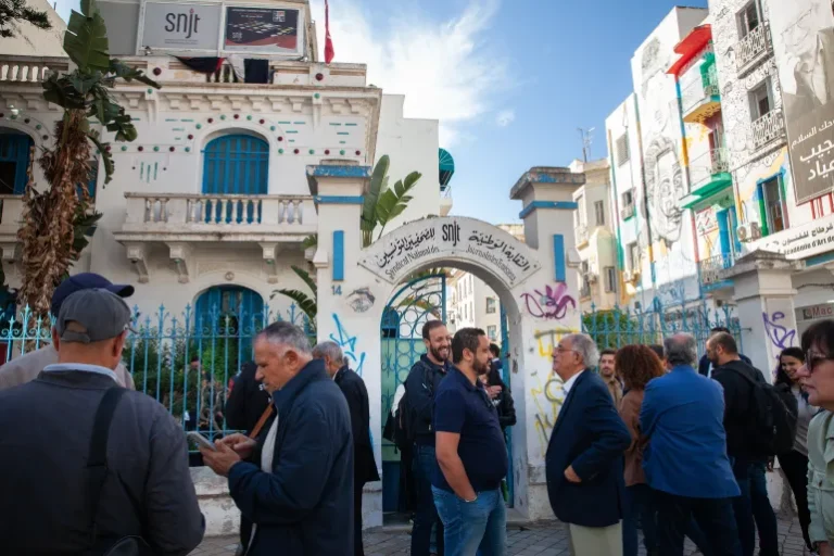 العفو الدولية تحذّر من تصاعد حملة القمع ضد المنظمات الحقوقية في تونس