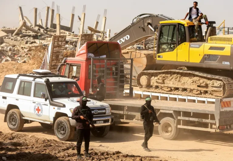 إسرائيل تؤكد هوية الجثمان المُعاد من غزة… وتصعيد في الجدل حول تنفيذ المرحلة الثانية من اتفاق الهدنة