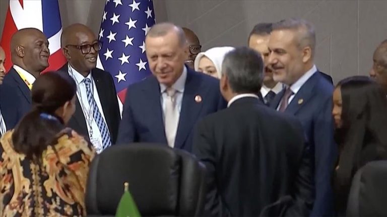 أردوغان يشارك في جلسة حول مستقبل العمل والمعادن الأساسية والذكاء الاصطناعي بقمة العشرين
