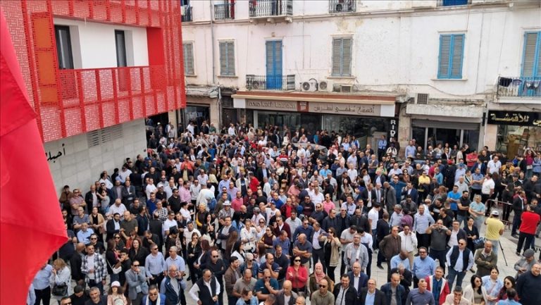 إضراب عام في قطاع البنوك التونسية للمطالبة بزيادة الأجور واستئناف المفاوضات