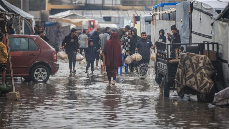 كارثة إنسانية تتفاقم في غزة.. الثوابتة: الاحتلال يمنع مواد الإيواء والنازحون يفقدون آخر ما يملكونه