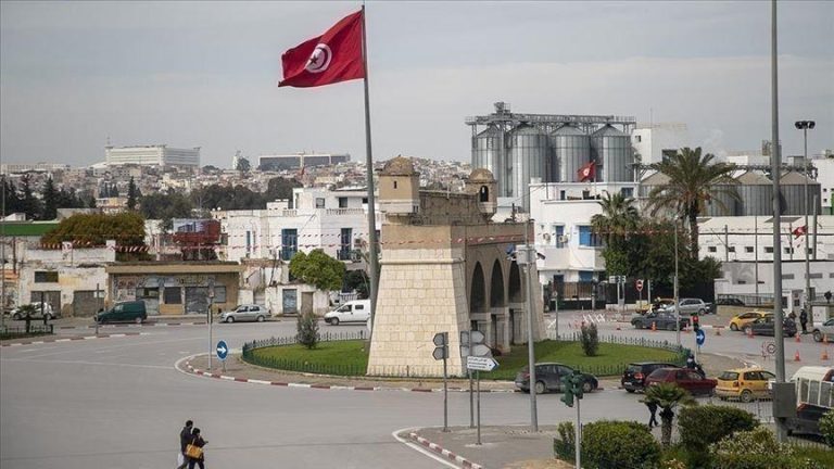 وزيرة العدل التونسية تنفي إضراب سجناء سياسيين بشكل دائم عن الطعام أو تعرضهم لاعتداء