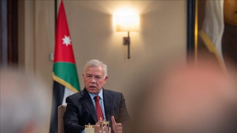 ملك الأردن يدعو من طوكيو إلى ضمان الالتزام باتفاق إنهاء الحرب في غزة ويحذر من الاعتداءات بالضفة الغربية