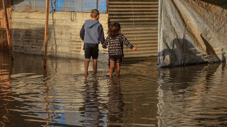 حماس” تحذّر من خطر حقيقي يهدد حياة الفلسطينيين في غزة مع تفاقم المأساة الإنسانية ودخول فصل الشتاء