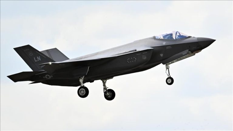 وثيقة إسرائيلية تحذّر من “تهديد إستراتيجي” إذا باعت واشنطن مقاتلات F-35 للسعودية
