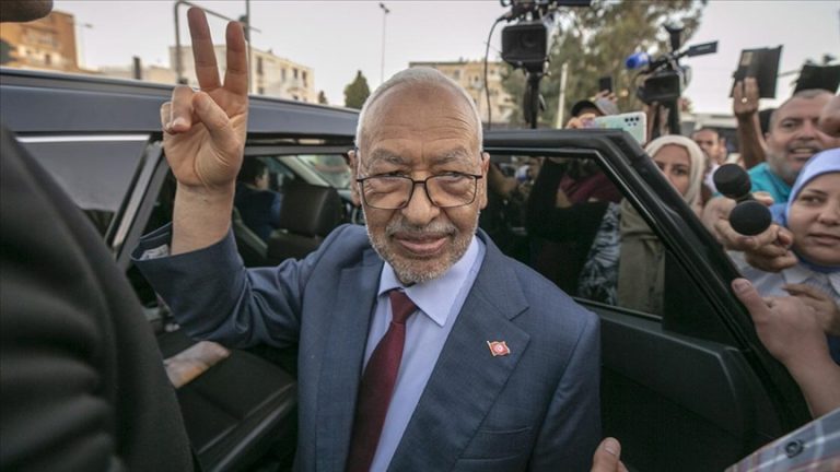 الغنوشي يعلن إضرابًا مفتوحًا عن الطعام تضامنًا مع جوهر بن مبارك والمعتقلين السياسيين في تونس