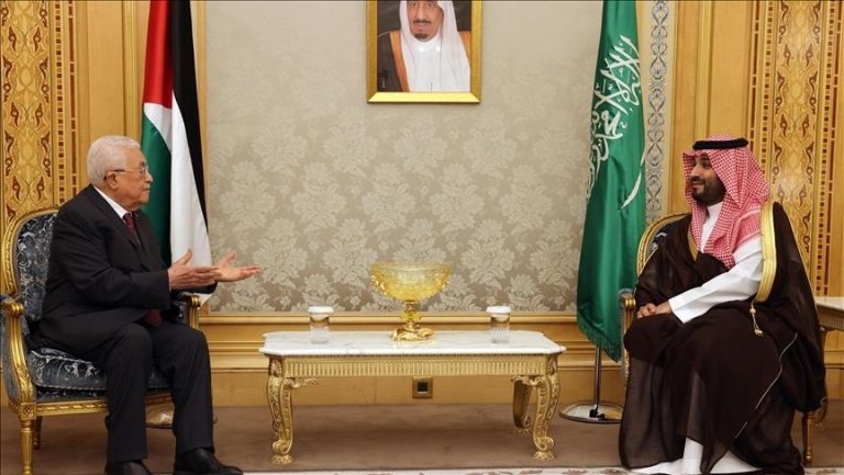 محمد بن سلمان يؤكد دعم السعودية للسلطة الفلسطينية وجهود وقف العدوان الإسرائيلي