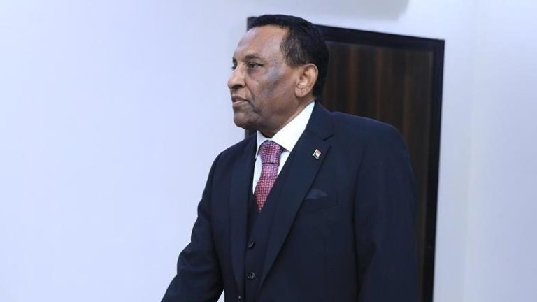 السودان يبدي استعداده للانخراط مع السعودية والولايات المتحدة لتحقيق السلام