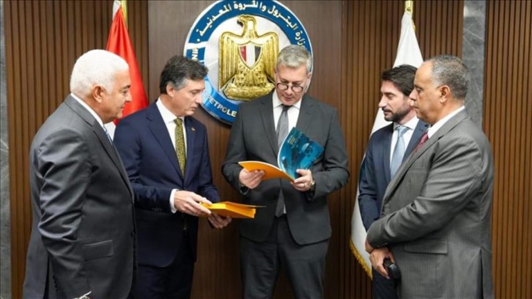 مصر تمدد اتفاق الغاز مع “إيني” الإيطالية حتى عام 2040 لتعزيز الاستكشاف والإنتاج
