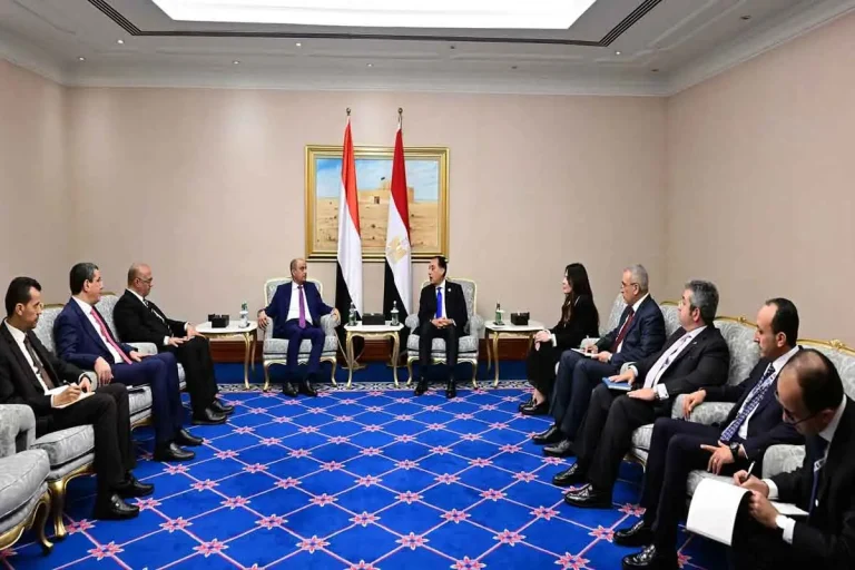 مدبولي يبحث مع نظيره اليمني تعزيز التعاون الثنائي على هامش قمة الدوحة لمكافحة الجوع والفقر