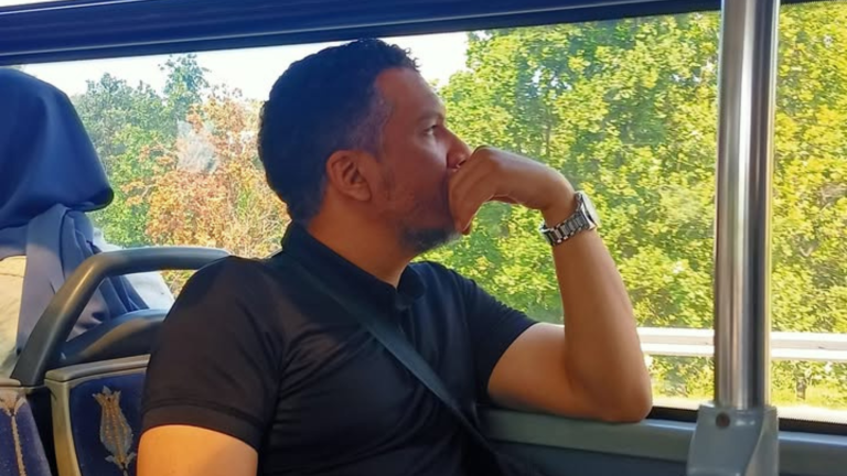 فهد المرزوقي يكتب: من الـ “نحن” إلى الـ “أنا”.. كيف تهدد الغربة الهوية الجماعية؟