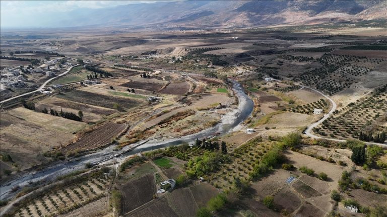 جفاف كامل لنهر العاصي في جسر الشغور يهدد آلاف المزارعين في إدلب