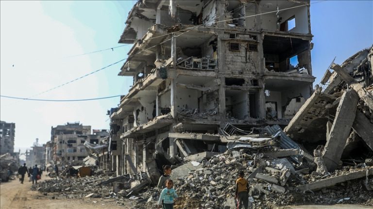 3 شهداء و15 إصابة في قصف إسرائيلي استهدف منزلاً مأهولاً جنوب غزة