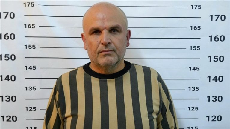 السلطات السورية الجديدة تعتقل مساعدًا سابقًا في أمن الدولة متورطًا بجرائم ضد المدنيين في اللاذقية