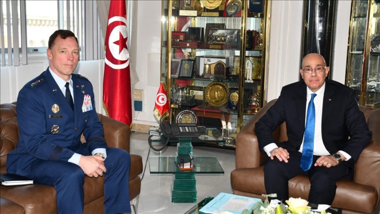 قائد “أفريكوم” يؤكد من تونس التزام واشنطن بدعم قدرات الجيش التونسي وتعزيز الشراكة الدفاعية