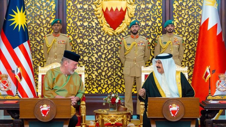 ملك البحرين ونظيره الماليزي يبحثان تعزيز التعاون الثنائي والقضية الفلسطينية