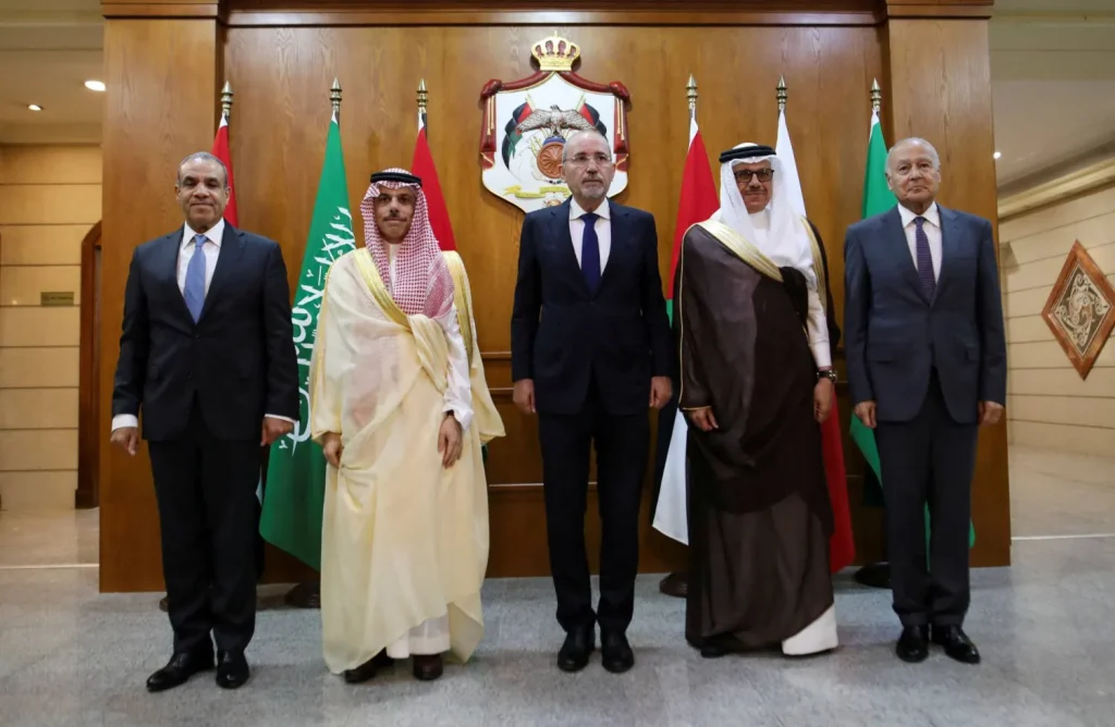 فيصل بن فرحان والصفدي يبحثان في الرياض الانتقال للمرحلة الثانية من اتفاق غزة ووقف التصعيد بالضفة