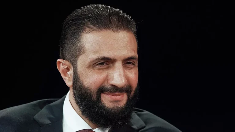 الشرع يهنئ السوريين ويعلن بدء “مرحلة البناء”