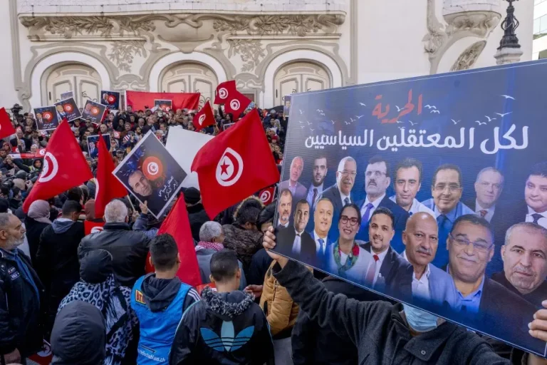 جبهة الخلاص الوطني تعلن إضرابًا جماعيًا عن الطعام تضامنًا مع المعتقلين السياسيين في تونس