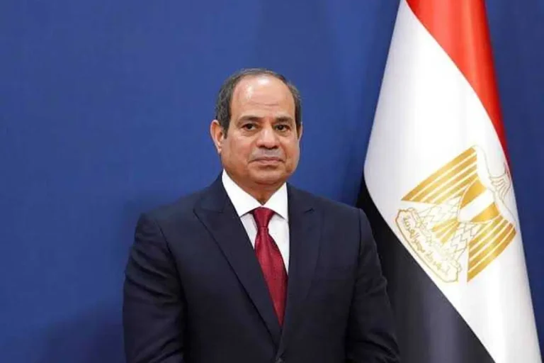 السيسي يتفقد جناح مصر في معرض الصناعات الدفاعية “إيديكس 2025”