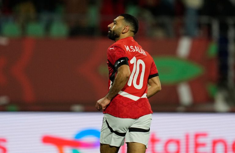 محمد صلاح يقترب من انتزاع صدارة هدافي منتخب مصر من حسام حسن