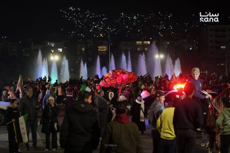 ملايين السوريين يحتشدون في ميادين دمشق احتفالا بذكرى الثورة السورية