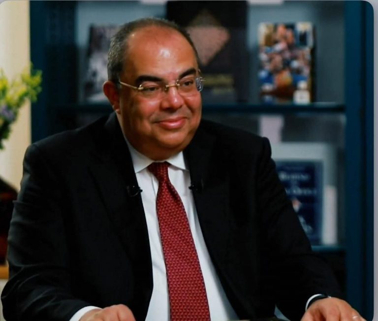 د.أيمن نور يهنئ محمود محيى الدين لاختياره زميلا بالجامعة الملكية للاقتصاد