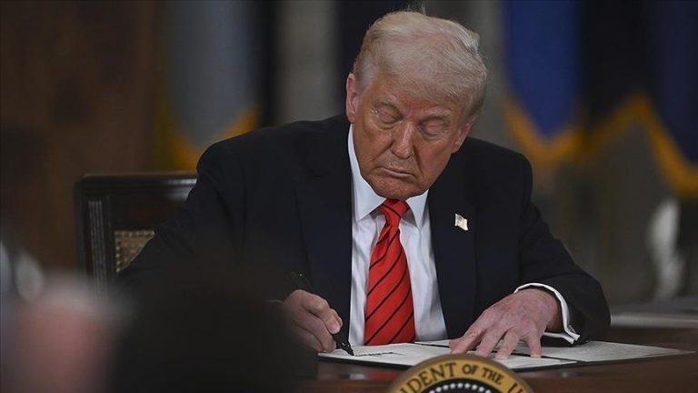 ترامب يوقّع قانون الدفاع لعام 2026 متضمنًا إلغاء عقوبات «قيصر» على سوريا