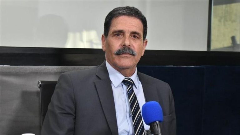 العفو الدولية تطالب تونس بإلغاء أحكام السجن ضد العياشي الهمامي والإفراج عن متهمي “التآمر”