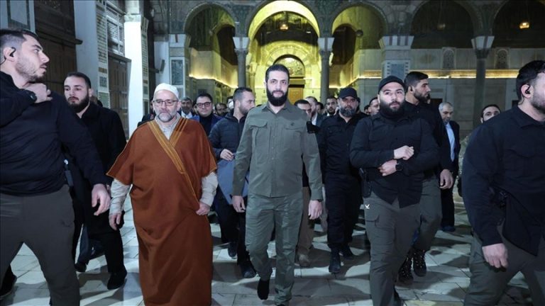 أحمد الشرع يحيي الذكرى الأولى لسقوط نظام الأسد ويتعهد بإعادة بناء سوريا العريقة