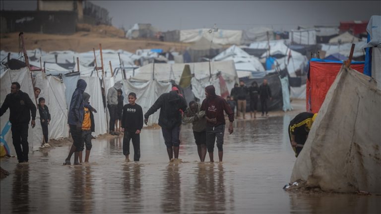 منخفض جوي يفاقم الكارثة الإنسانية في غزة: 11 وفاة ومفقود وخسائر أولية بـ 4 ملايين دولار