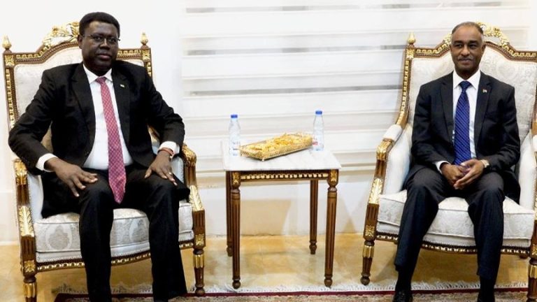 السودان وجنوب السودان يتفقان على تخصيص منطقة حرة في بورتسودان لتسهيل صادرات النفط والبضائع