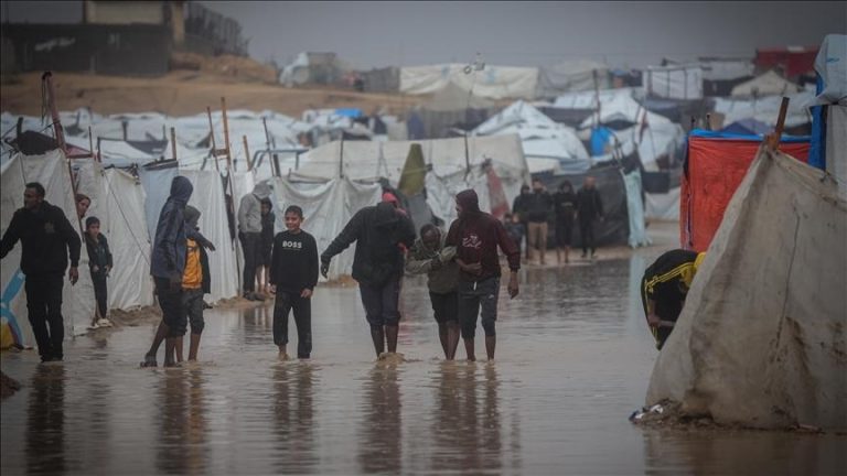 منخفض «بيرون» يفاقم الكارثة الإنسانية في غزة: 11 وفاة ومفقود وخسائر بـ4 ملايين دولار