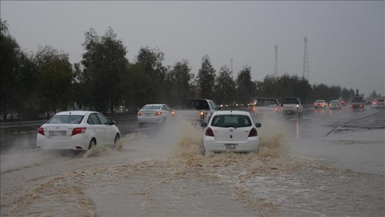 طقس سيئ يضرب دولًا عربية ويخلف 14 وفاة في المغرب وتعطيل الدراسة بالسعودية